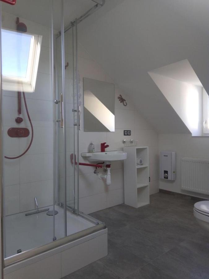 Ferienwohnung Im Roten Haus, Die Therme Ist Fusslaeufig In Wenigen Minuten Erreichbar Bad Ems Exterior foto